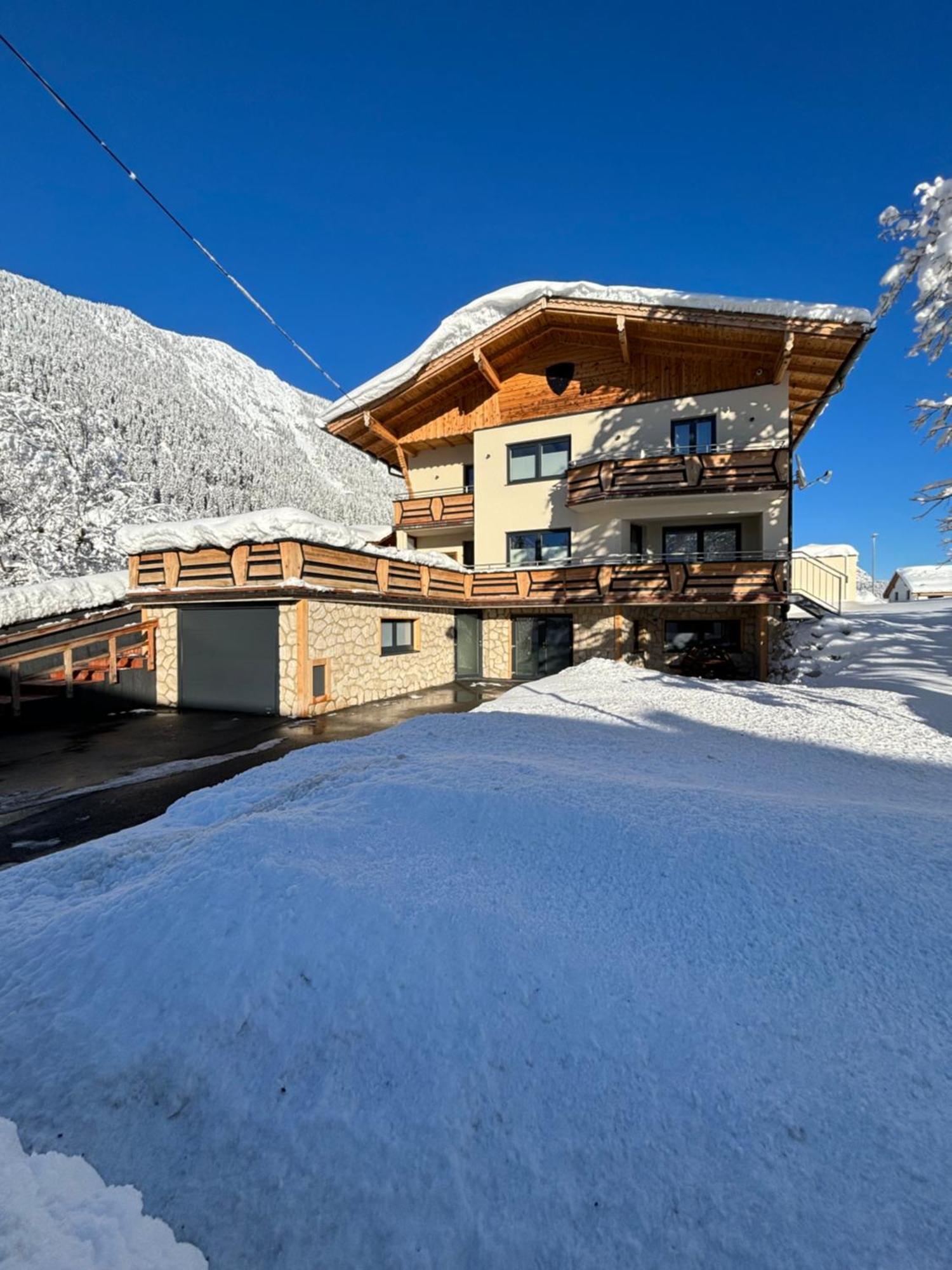Lodge-b *